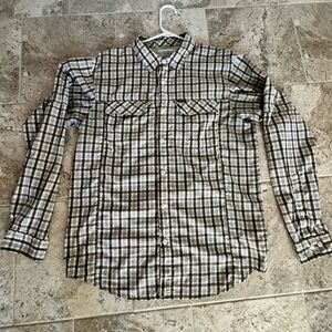 Columbia Omni shade, lightweight, long sleeve button up outdoor fishing shirt